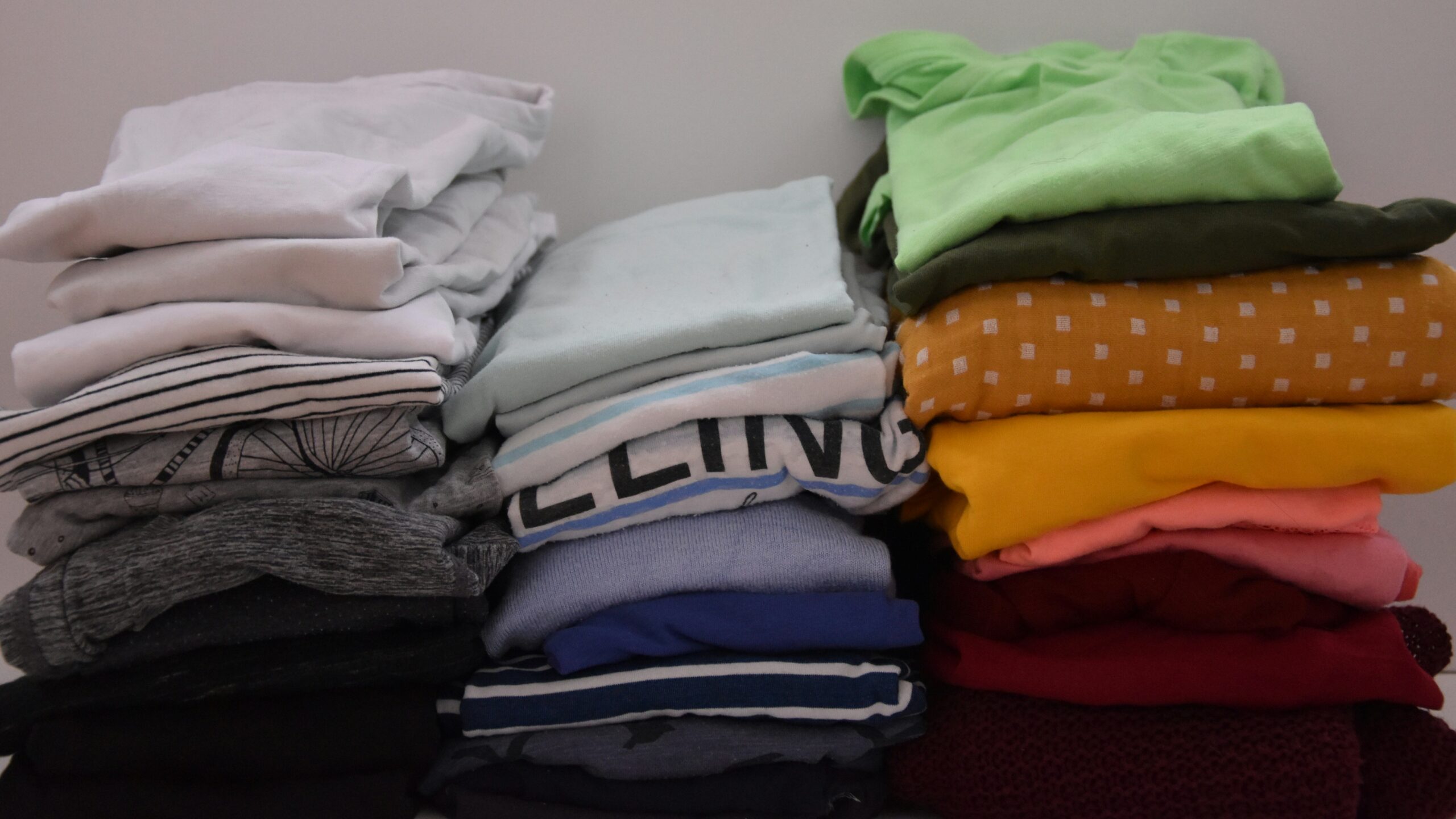 Kleding doneren in Amsterdam! Van kast naar kringloop
